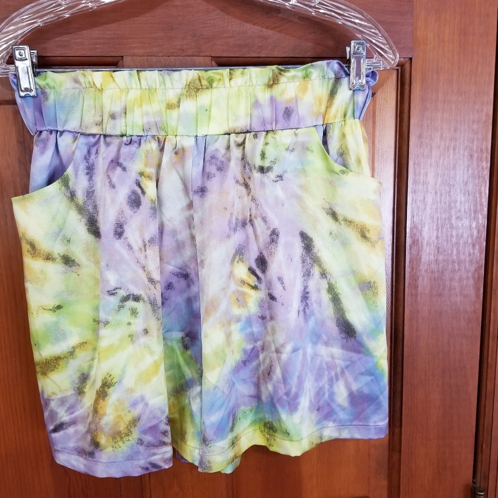Flynn Skye Kendall short.  Spiral mist satin.   Worn once.  Side pockets